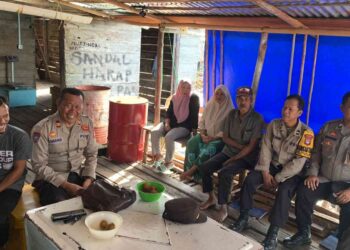 Jumat Curhat Polsek Moro Polres Karimun bersama masyarakat nelayan Kecamatan Moro, Karimun. (Foto: Ist)