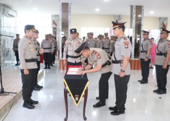 Kapolres Karimun Pimpin Upacara Sertijab Kasat Polairud dan Kapolsek KKP