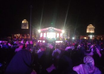 Warga Tumpah Ruah, Malam Puncak Enjoy Karimun Berlangsung Meriah