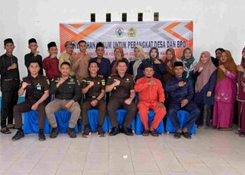 Cabjari Karimun di Tanjung Batu Beri Penyuluhan Hukum Pada Perangkat Desa Dan BPD