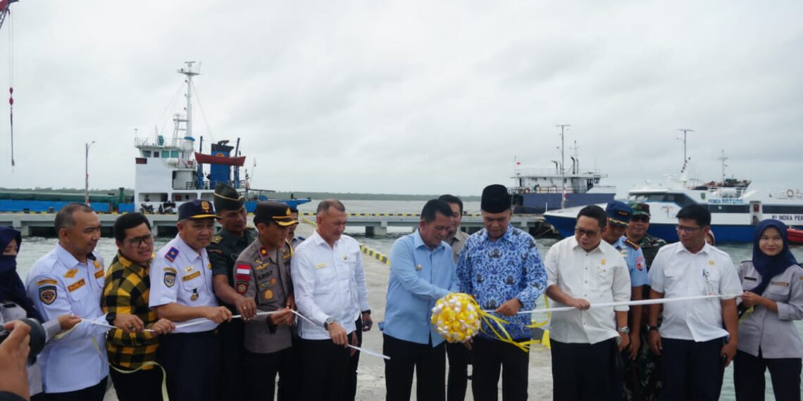 Bupati Natuna Bersama Gubernur Kepri Resmikan Pelabuhan Regional Penagi