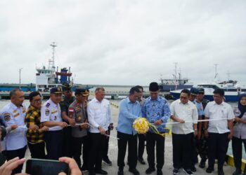 Bupati Natuna Bersama Gubernur Kepri Resmikan Pelabuhan Regional Penagi