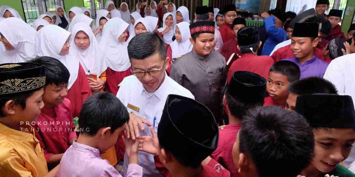 Kunjungi Sekolah Adiwiyata, Hasan Beri Apresiasi Kepada Para Guru dan Siswa
