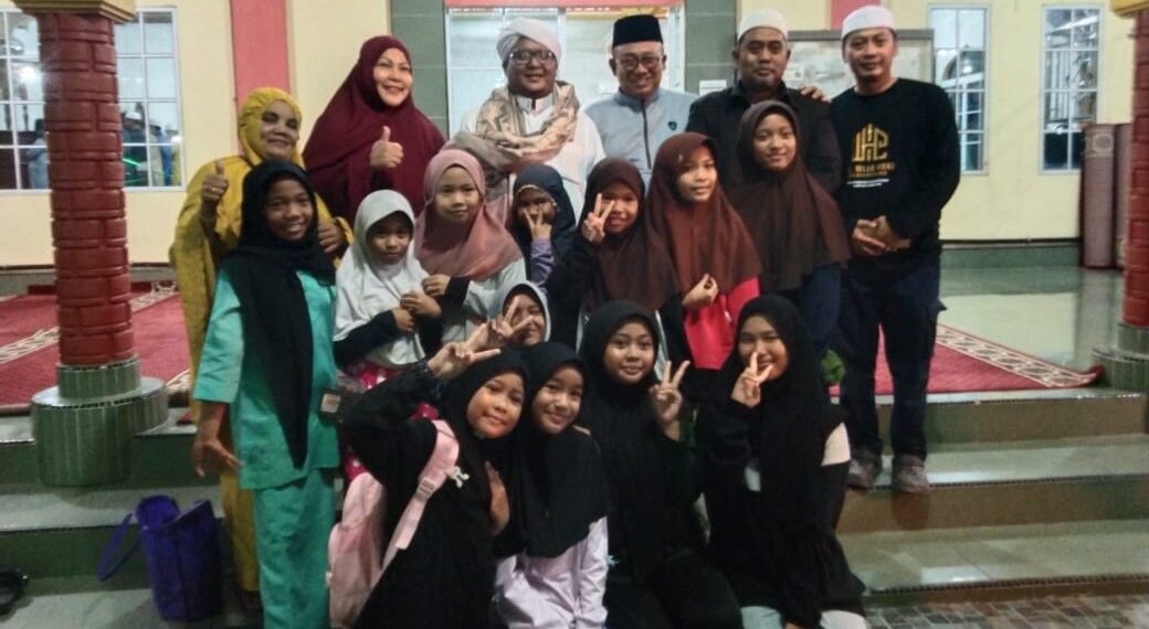 Safari Ramadhan di Sai Lakam Timur, Sekda Karimun Disambut Meriah