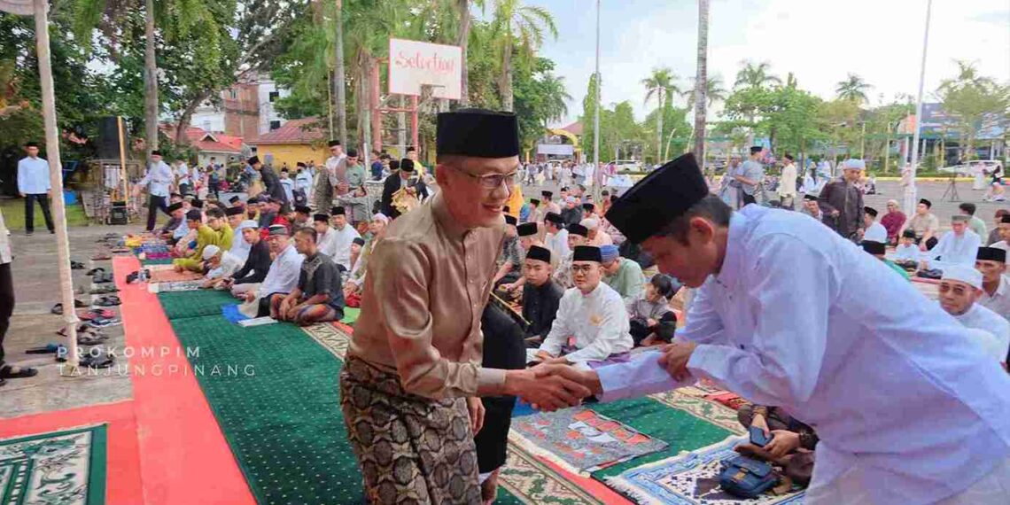 Salat Id di Pamedan, Pj Wako Hasan Harap Idul Fitri Jadi Momentum Bangun Kebersamaan Demi Kemajuan Tanjungpinang