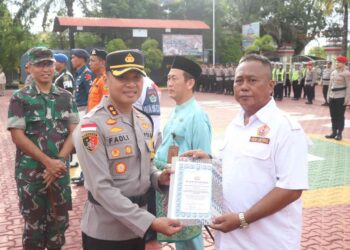 Kapolres Karimun Beri Penghargaan Kepada 10 Instansi Vertikal