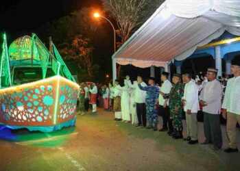 Pj. Wali Kota, Andri Lepas Kendaraan Hias Pawai Takbir Idul Adha 1445 H