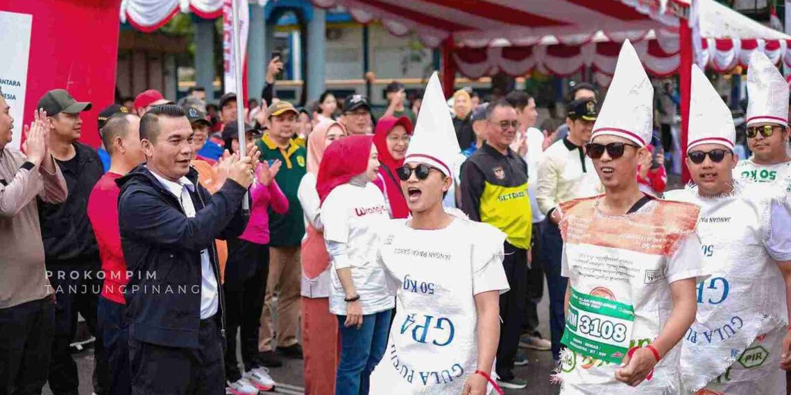 Pj Wali Kota Andri Lepas 225 Peserta Gerak Jalan Proklamasi 2024 Kategori Putra 17 Km