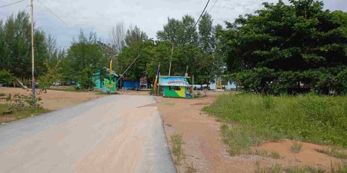Pengunjung Pantai Ketam Berharap Pemda Karimun Bangun Paving Block Demi Kenyamanan Wisatawan