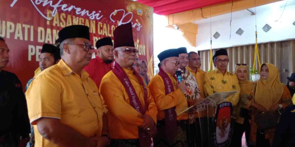 Pakai Becak Motor Dari Masjid Al-Mubarak, Paslon Firman-Eri Daftar Pilkada ke KPU Karimun