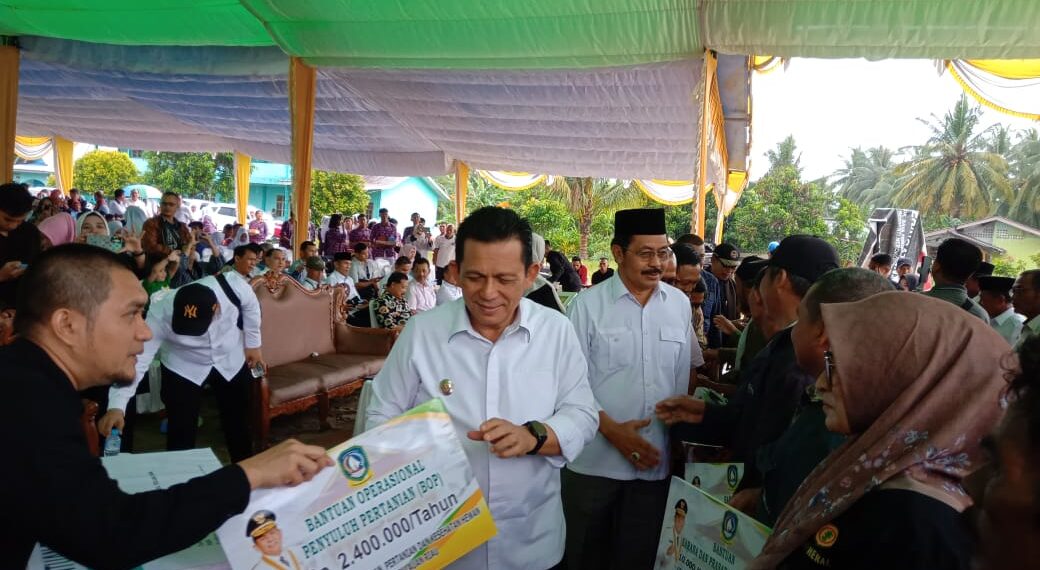 Hari Terakhir Kunker di Karimun, Gubernur Ansar Beri Bantuan Total Rp30,5 Miliar untuk Kecamatan Tebing, Meral, dan Karimun