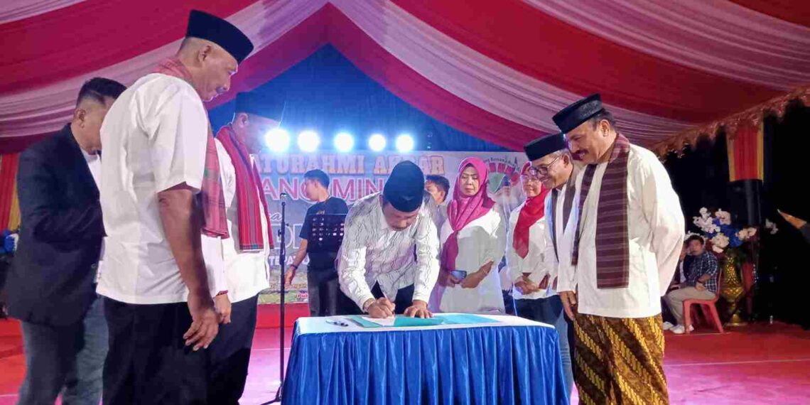 Dimeriahkan 3 Artis Legend Minang, OMBRRO Tanjungpinang Sukses Deklarasi Dukungan Atas Rudi-Rafiq