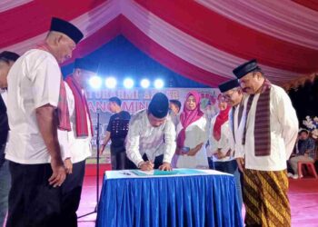 Dimeriahkan 3 Artis Legend Minang, OMBRRO Tanjungpinang Sukses Deklarasi Dukungan Atas Rudi-Rafiq