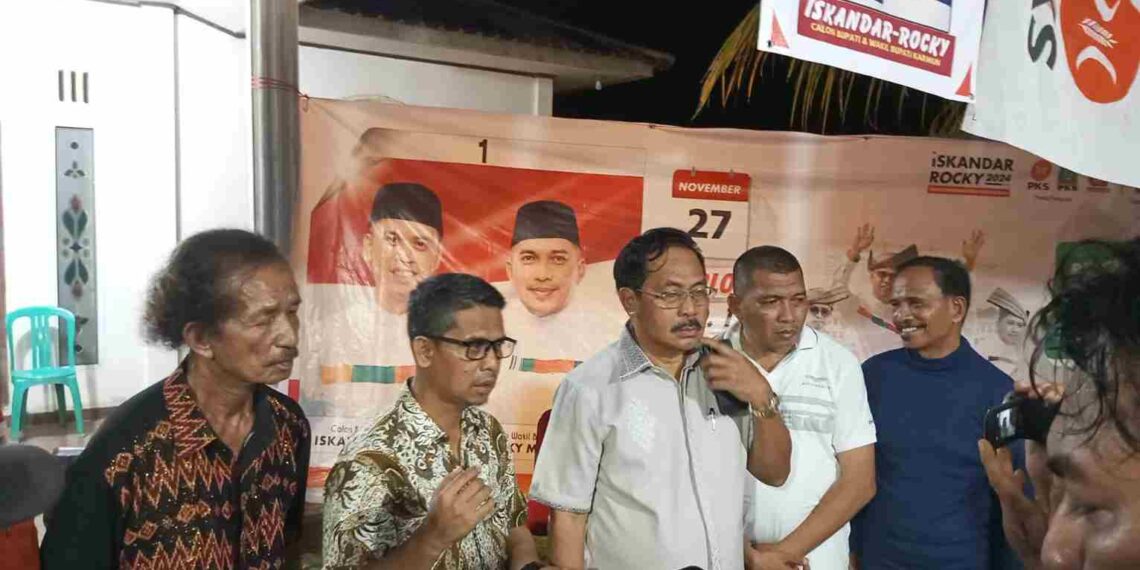 Ratusan Warga Kampung Kali Baru Nyatakan Dukungan Untuk Paslon IsRock