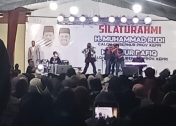 Penyanyi KDI Givri TaJ Meriahkan Kampanye Akbar HMR BerAura di Parit Berut Karimun