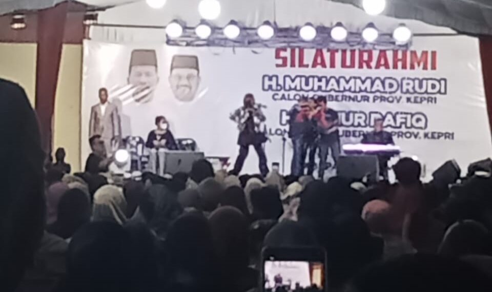 Penyanyi KDI Givri TaJ Meriahkan Kampanye Akbar HMR BerAura di Parit Berut Karimun