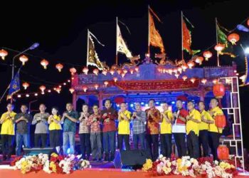 Malam Cap Go Meh di Kangkong Karimun Meriah, Ribuan Warga Hadir