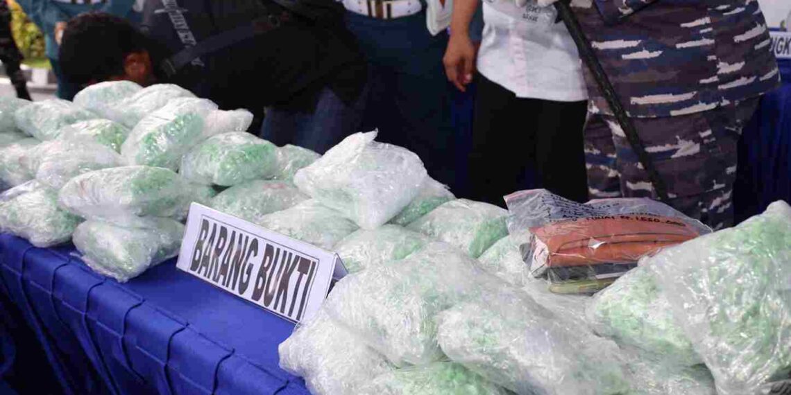 TNI AL Gagalkan Penyelundupan 60.000 Butir Ekstasi di Perairan Karimun