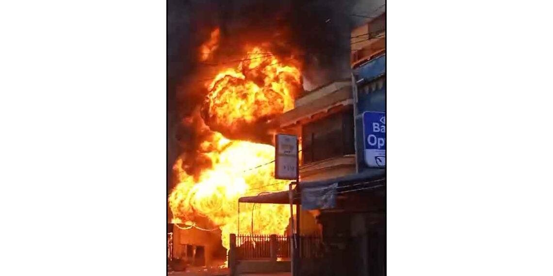 Kebakaran Kios Bensin di Meral, Ledakan Besar Sempat Terjadi