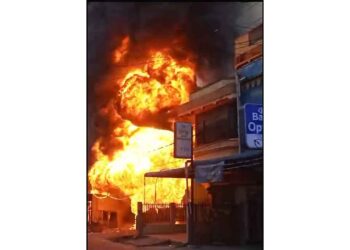 Kebakaran Kios Bensin di Meral, Ledakan Besar Sempat Terjadi