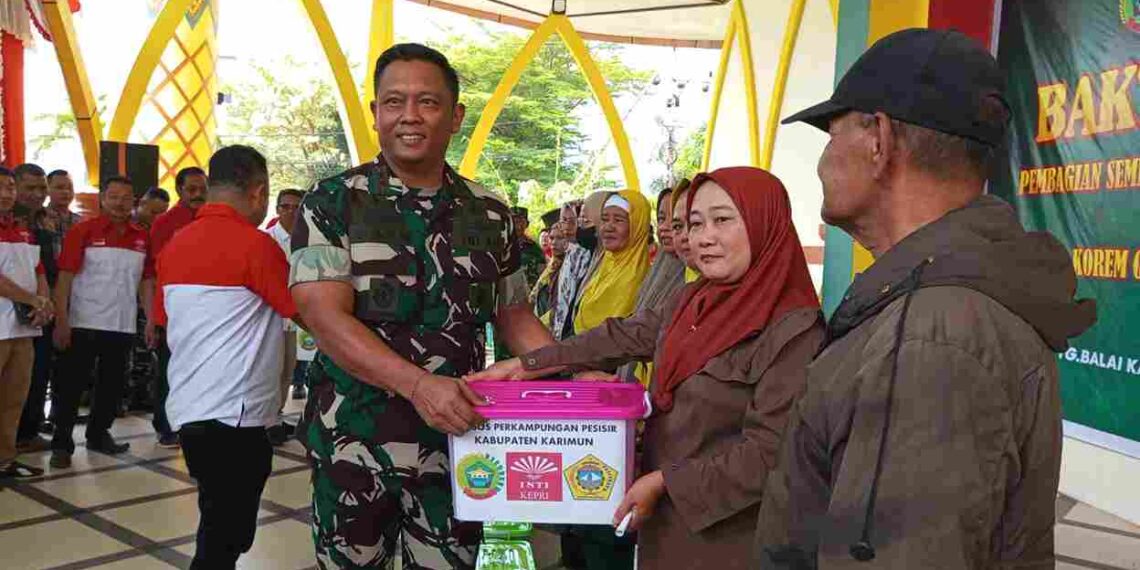 Sejumlah pejabat penting hadir dalam kegiatan ini, di antaranya Wakil Gubernur Kepri Nyanyang Haris, Danrem 033/WP, Komandan Kodim 0317/TBK, Danlanal TBK, Kanwil DJBC Kepri, Wakapolres Karimun, Kepala Imigrasi, serta Bupati dan Wakil Bupati Karimun. Tokoh masyarakat, organisasi kemasyarakatan (Ormas), serta LSM juga turut hadir dalam acara yang berlangsung meriah dan penuh kebersamaan.