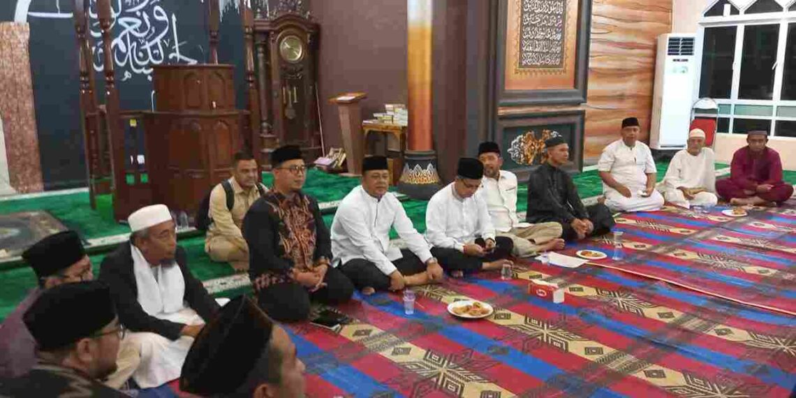 Bupati Karimun dan Ketua DPRD Kepri Hadiri Safari Ramadan di Sungai Ayam