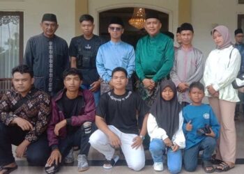 Ribuan Warga Hadiri Open House Bupati Karimun, Momen Silaturahmi Penuh Kehangatan