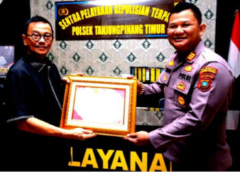 Kapolsek Tanjungpinang Timur Terima Penghargaan atas Pelayanan Humanis dan Kinerja Kamtibmas