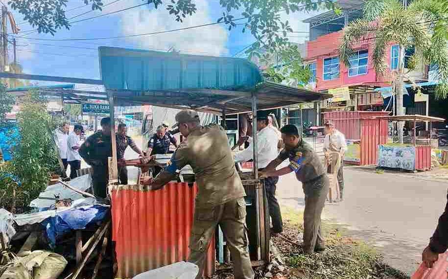 Lima Lapak PKL Terbengkalai Ditertibkan Satpol PP Tanjungpinang