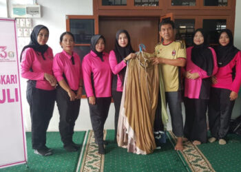 Bhayangkari Polsek Tanjungpinang Timur Gelar Baksos dan Bansos di Masjid Al-Istiqomah