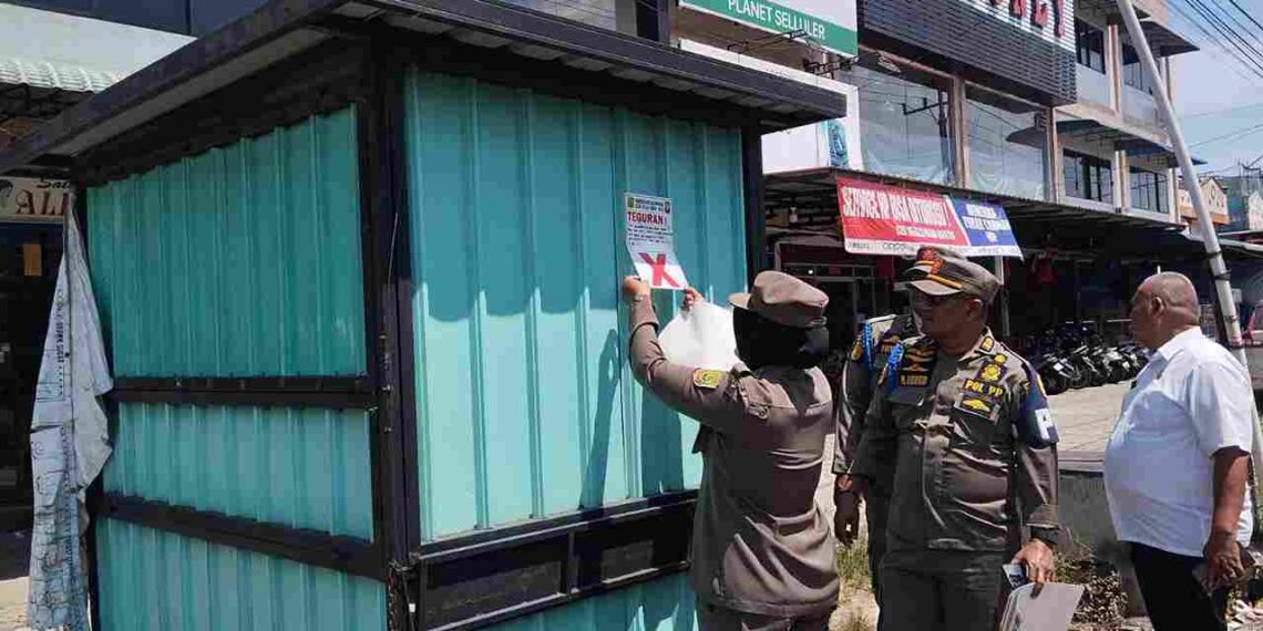 Satpol PP Tanjungpinang Tertibkan Lapak PKL Terbengkalai, Tekankan Estetika dan Ketertiban Kota