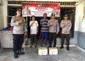 Hadir untuk Masyarakat, Polsek Tanjungpinang Timur Salurkan Bansos