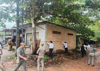 Satpol PP Tanjungpinang Segel Bangunan Liar di Atas Drainase