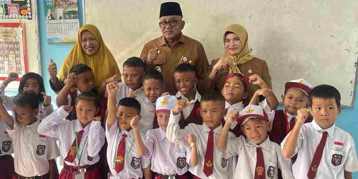 Hari Pertama Sekolah, Wali Kota Tanjungpinang Dorong Peran Aktif Ayah Dampingi Anak