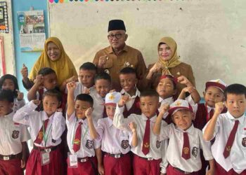 Hari Pertama Sekolah, Wali Kota Tanjungpinang Dorong Peran Aktif Ayah Dampingi Anak