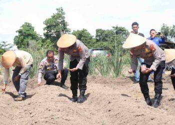 Polres Karimun Dukung Swasembada Pangan Lewat Penanaman Jagung Serentak Nasional