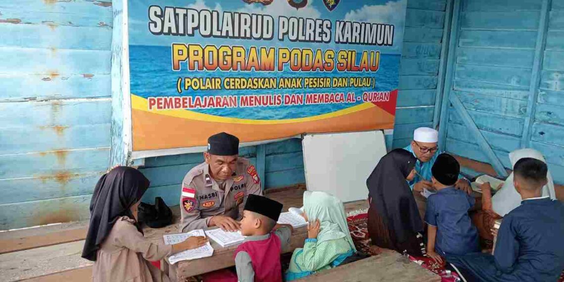 Satpolairud Karimun Tingkatkan Literasi Quran Anak Pesisir Lewat Program Podas Silau