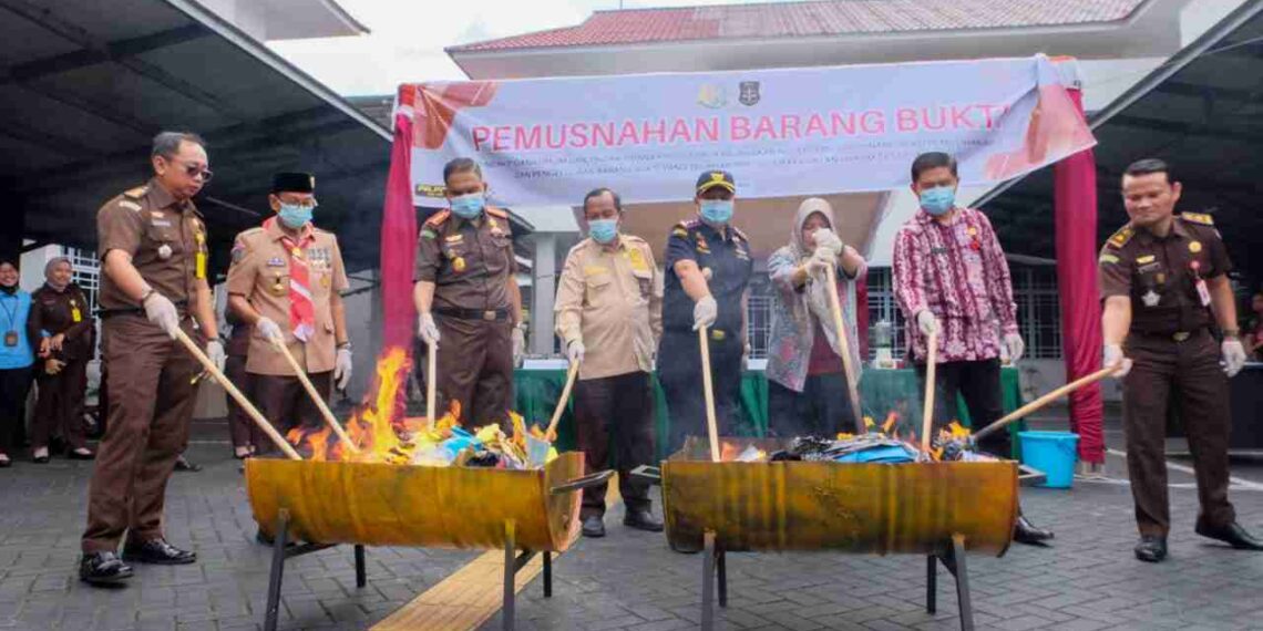 Kejari Tanjungpinang Musnahkan Narkotika dan Barbuk Pidana Senilai Ratusan Juta Rupiah