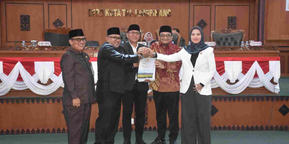 Wako Tanjungpinang Sampaikan Ranperda Perubahan APBD 2025, Fokus Penyesuaian Target dan Pembiayaan