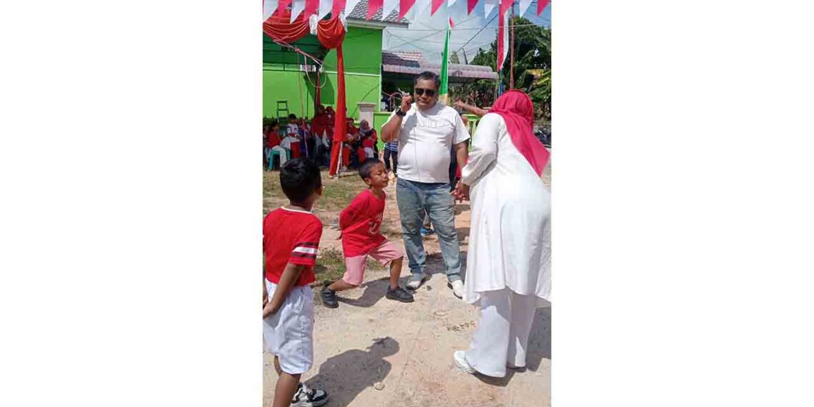 Meriah, Warga Balai Kota Karimun Gelar Lomba Rakyat HUT ke-80 RI