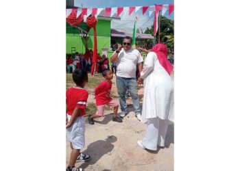 Meriah, Warga Balai Kota Karimun Gelar Lomba Rakyat HUT ke-80 RI