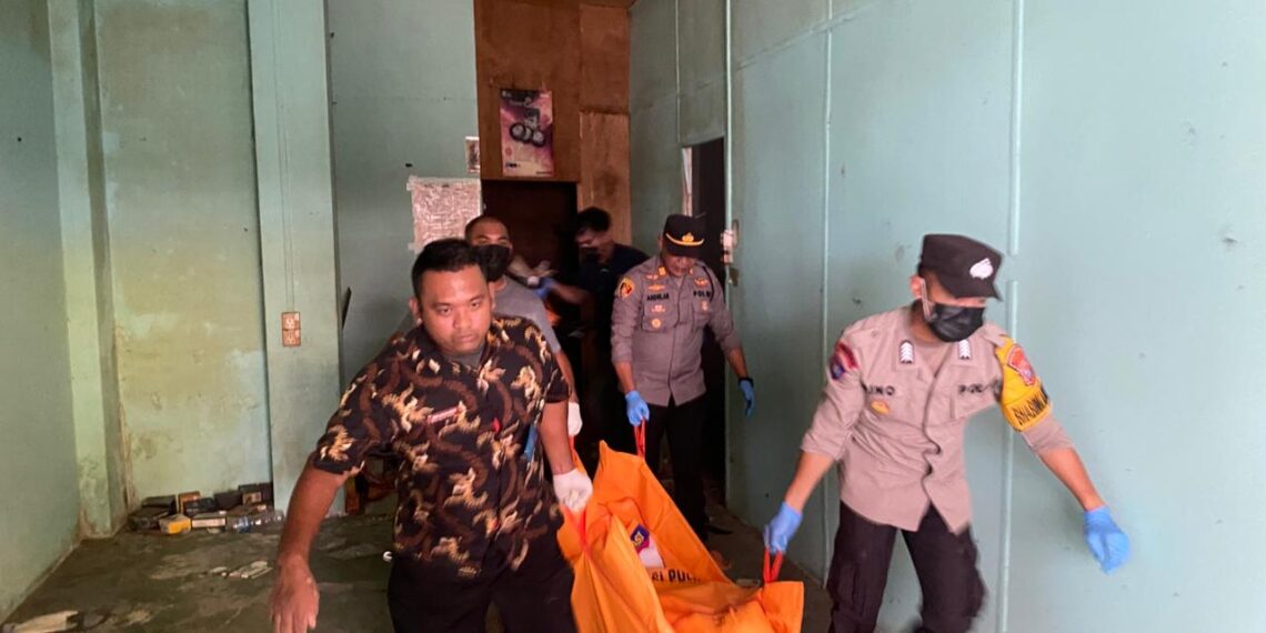 Mayat Pria Ditemukan di Ruko Karimun, Diduga Meninggal Sejak Sepekan Lalu
