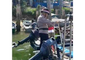 Polsek Bulang Kibar Bendera Merah Putih di Pulau Tak Berpenghuni