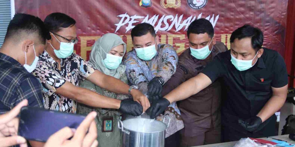 Polres Karimun Musnahkan 162 Gram Sabu, Selamatkan Ratusan Jiwa