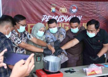 Polres Karimun Musnahkan 162 Gram Sabu, Selamatkan Ratusan Jiwa