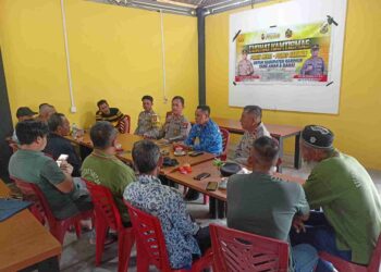 Polsek Meral Dorong Pos Kamling dan Salurkan Beras Murah