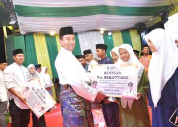 Ribuan Warga Padati Tabligh Akbar di Lingga, Menko Yusril Ajak Jaga Nilai Islam dan Kemelayuan