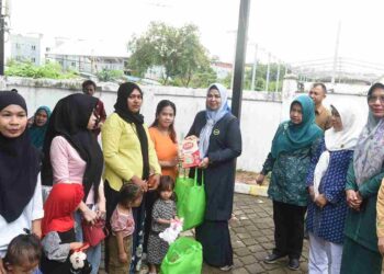 TP PKK Kepri Gelar Khitanan Massal dan Salurkan Paket Cegah Stunting di Batam