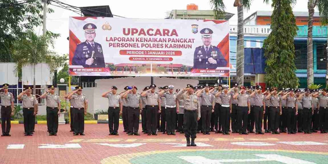 64 Personel Polres Karimun Naik Pangkat, Kapolres Tekankan Tanggung Jawab Lebih Besar