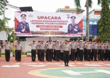 64 Personel Polres Karimun Naik Pangkat, Kapolres Tekankan Tanggung Jawab Lebih Besar